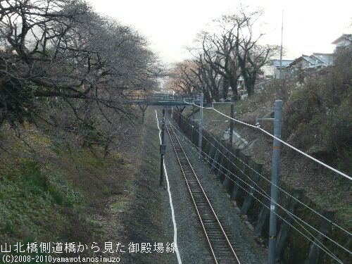 山北橋側道橋から見た御殿場線
